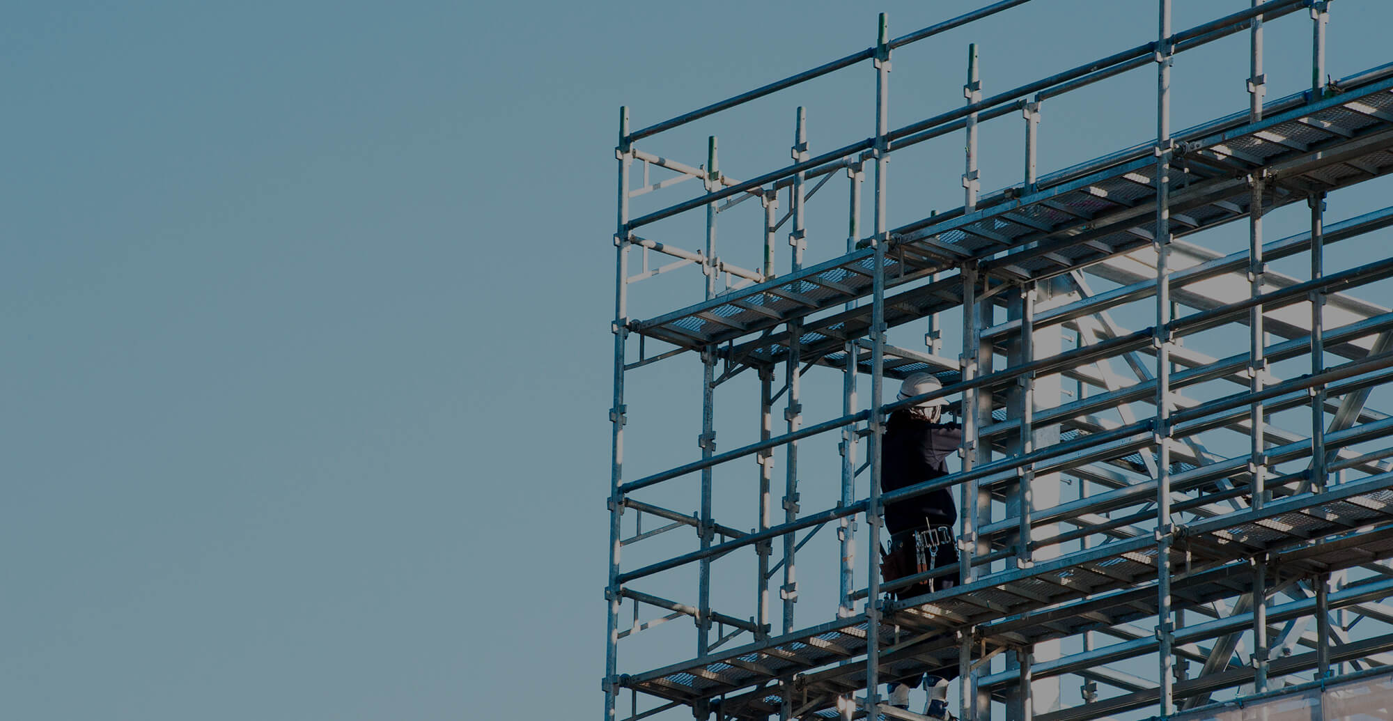 足場工事のプロフェッショナル 一つひとつの現場に誠実を